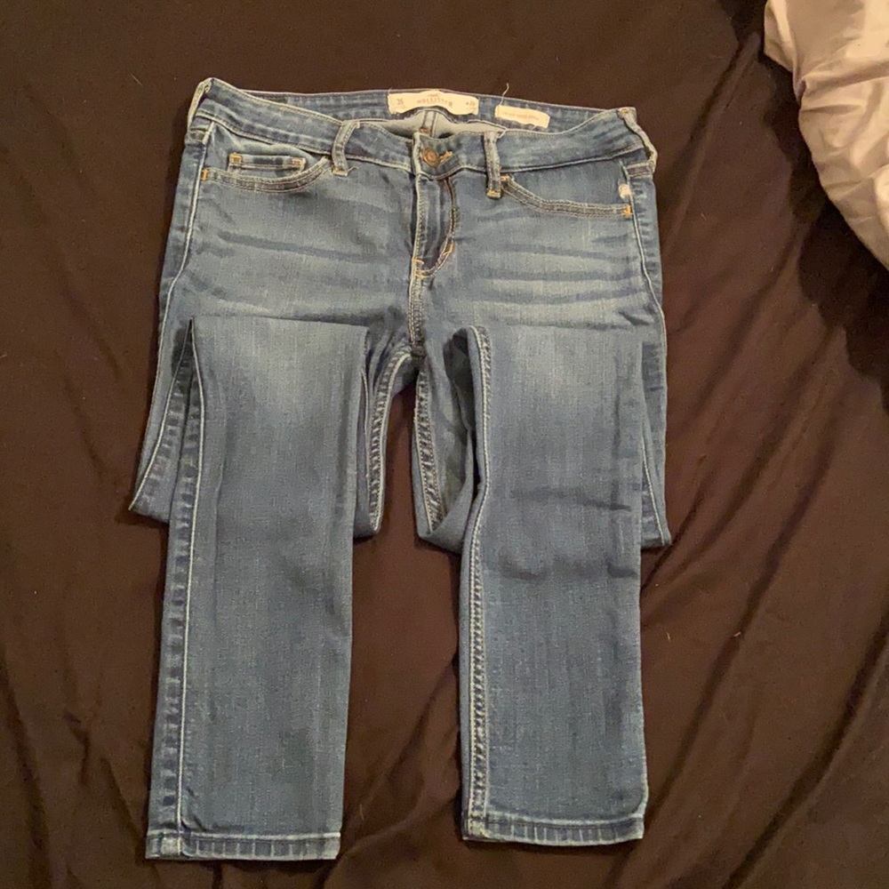 Hollister low rise dark jeans. Size 3